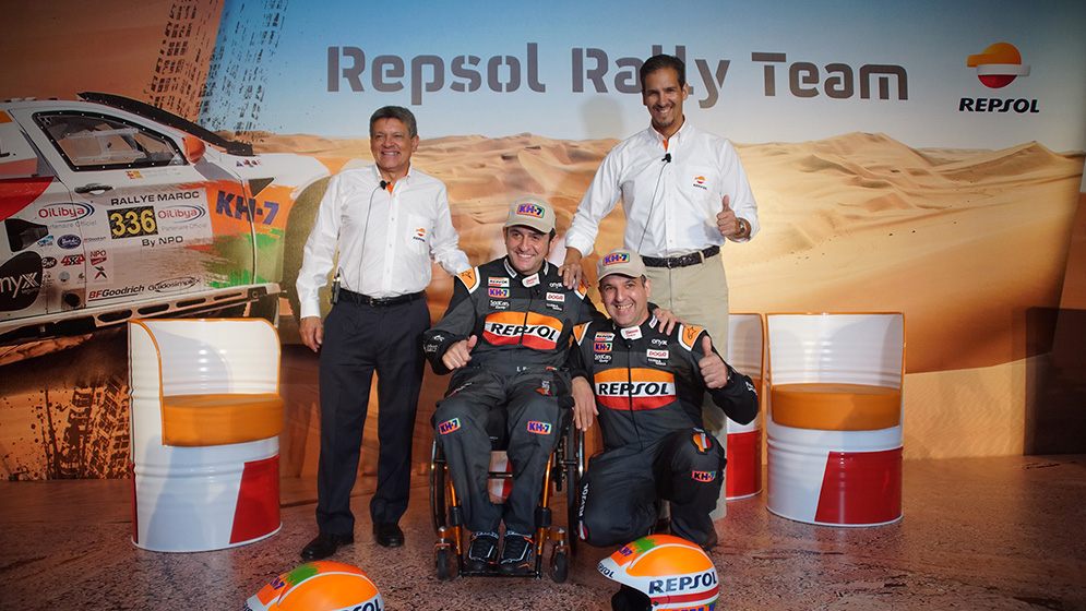 Isidre Esteve y Txema Villalobos en la presentación del Dakar 2018 con el Repsol Rally Team